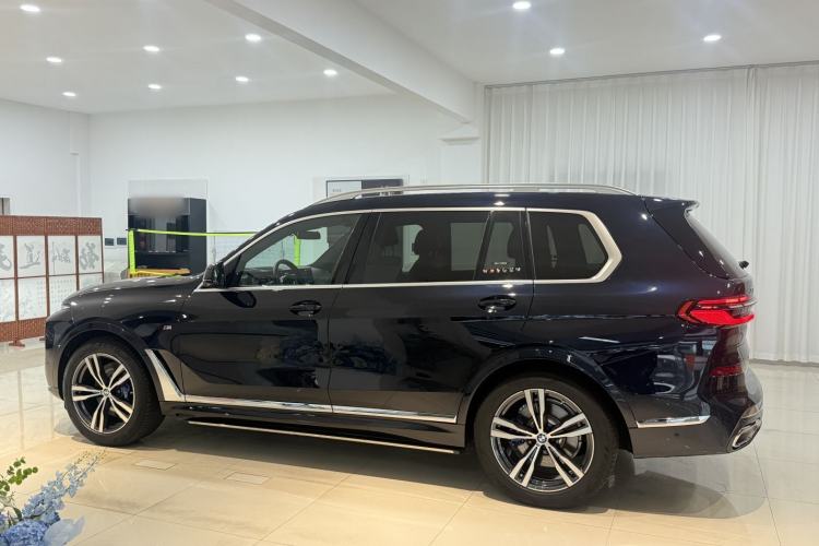 Used BMW X7 2023 xDrive40i Luxury M Sport Package Exterior 4