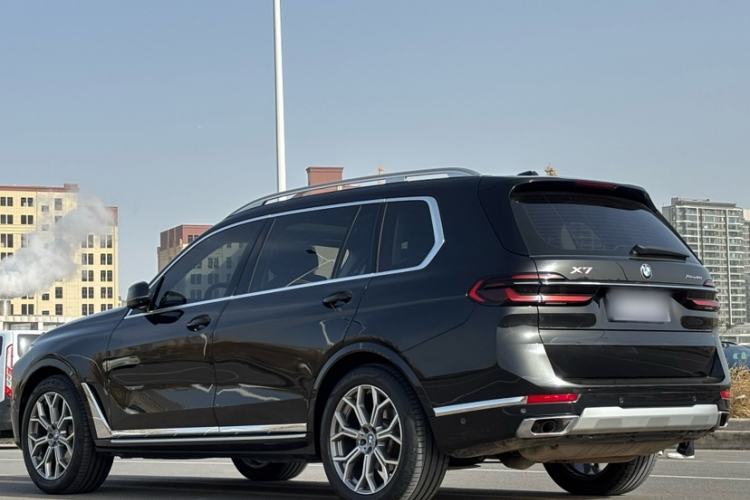 Used BMW X7 2023 xDrive40i Luxury Package with Leading Features Exterior 4
