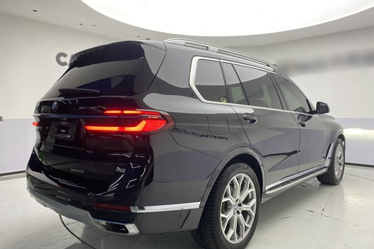 Used BMW X7 2023 xDrive40i Luxury Package with Leading Features Exterior 5