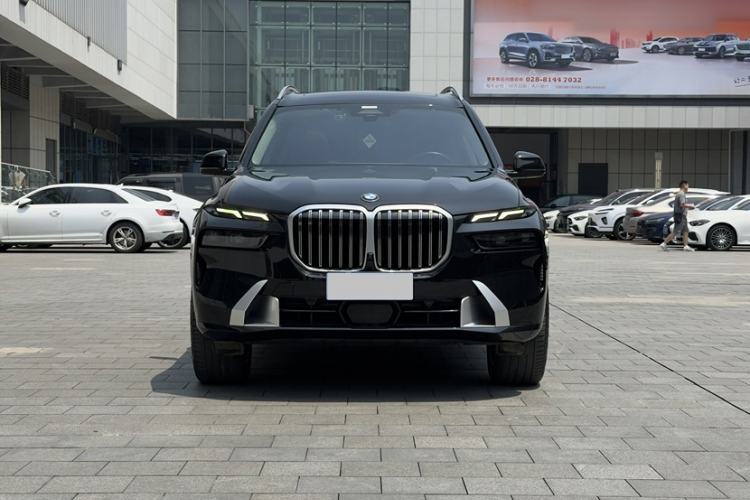 Used BMW X7 2023 xDrive40i Luxury Package with Leading Features Exterior 5