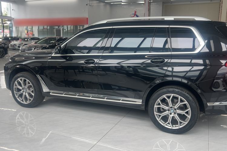 Used BMW X7 2023 xDrive40i Luxury Package with Leading Features Exterior 5