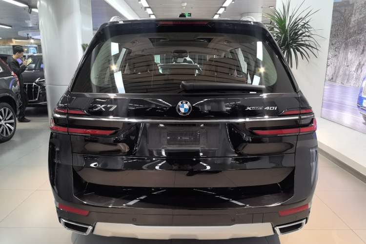 Used BMW X7 2023 xDrive40i Luxury Package with Leading Features Exterior 5