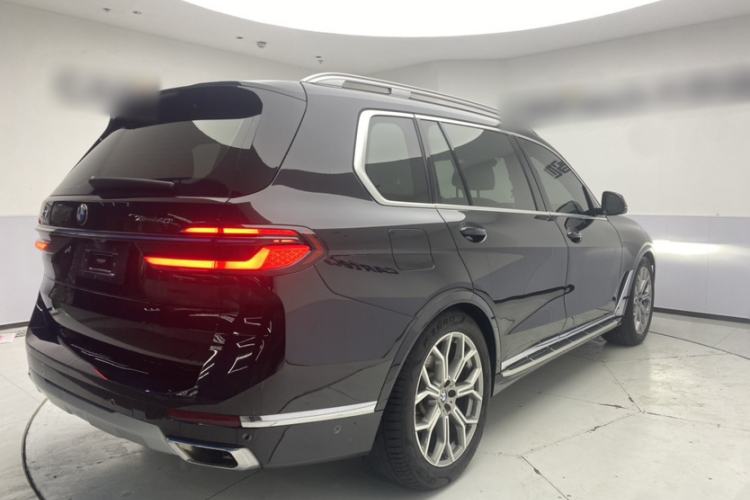 Used BMW X7 2023 xDrive40i Luxury Package with Leading Features Exterior 6