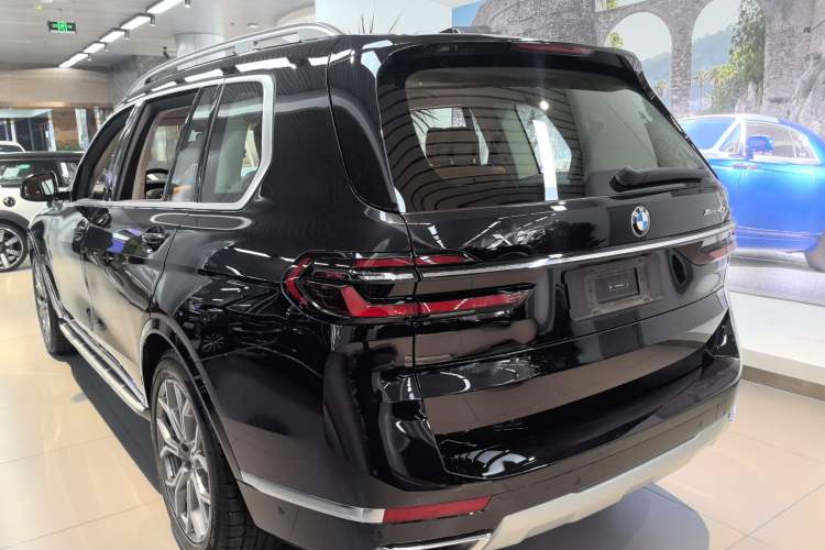 Used BMW X7 2023 xDrive40i Luxury Package with Leading Features Exterior 6
