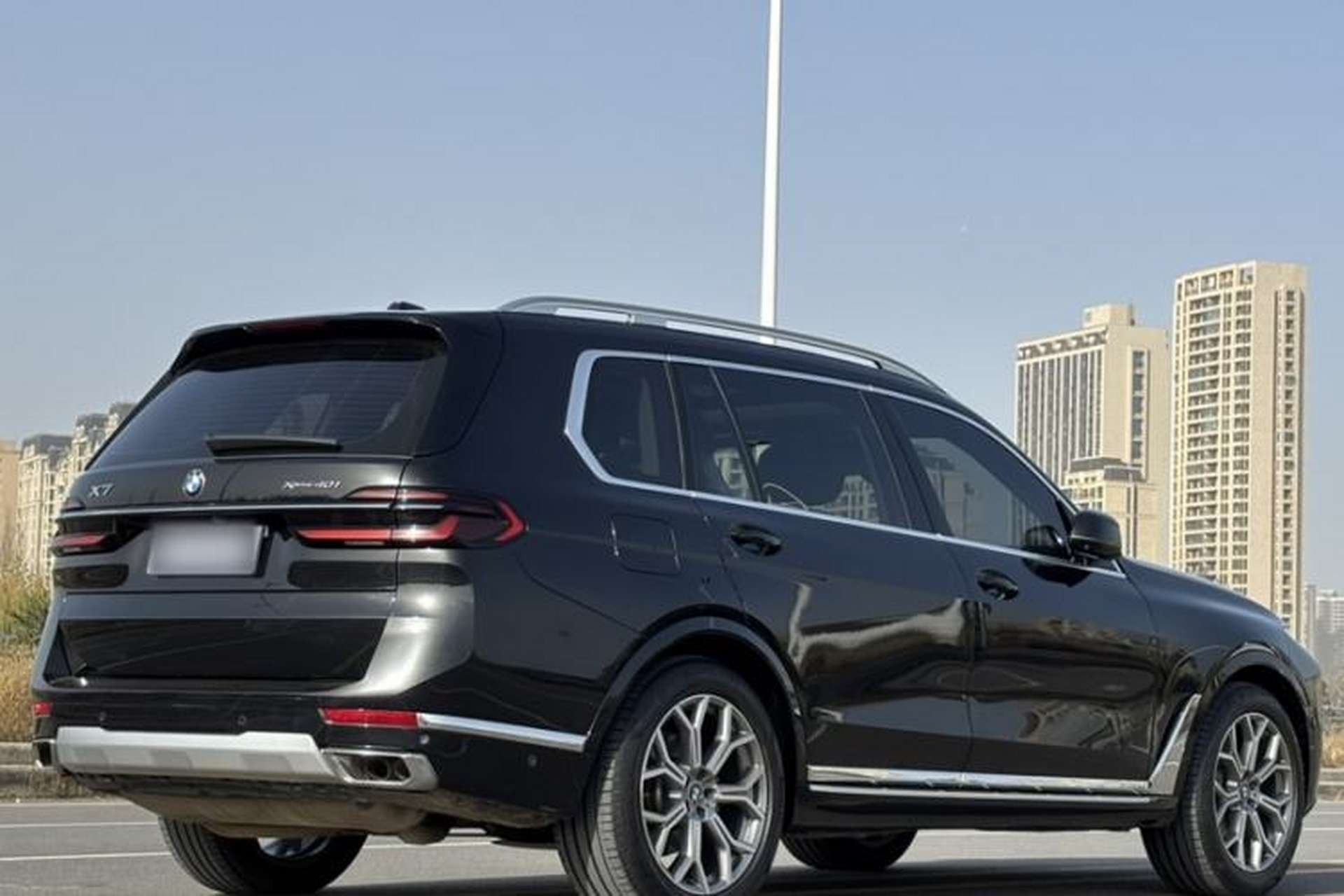 Used BMW X7 2023 xDrive40i Luxury Package with Leading Features Exterior 6