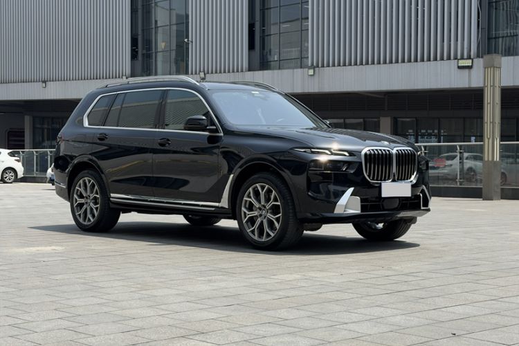 Used BMW X7 2023 xDrive40i Luxury Package with Leading Features Exterior 7