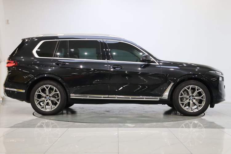 Used BMW X7 2023 xDrive40i Luxury Package with Leading Features Exterior 7