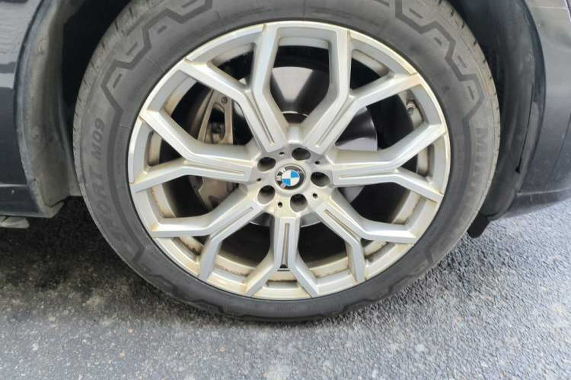 Used BMW X7 2023 xDrive40i Luxury Package with Leading Features Exterior 7