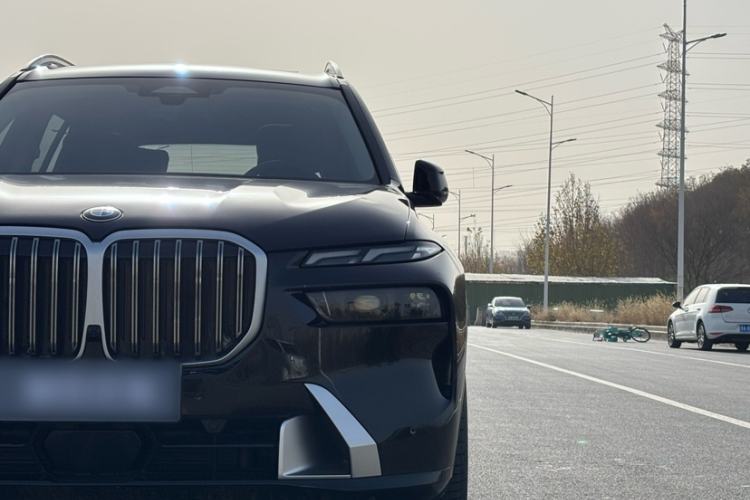 Used BMW X7 2023 xDrive40i Luxury Package with Leading Features Exterior 7