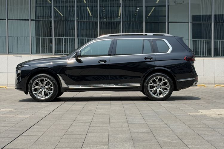 Used BMW X7 2023 xDrive40i Luxury Package with Leading Features Exterior 8