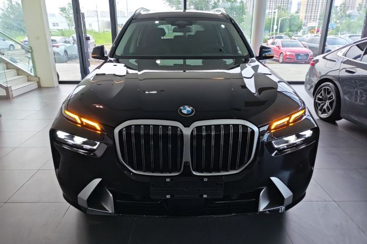 Used BMW X7 2023 xDrive40i Luxury Package with Leading Features Front