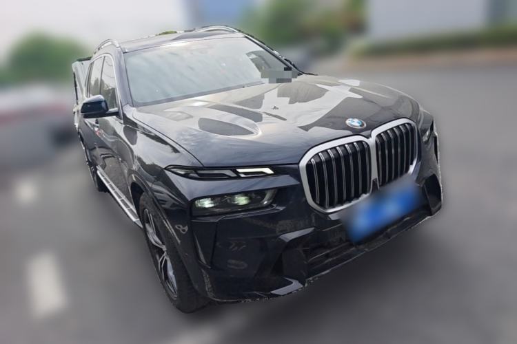 Used BMW X7 2023 xDrive40i Luxury Package with Leading Features Front Right 45 Deg