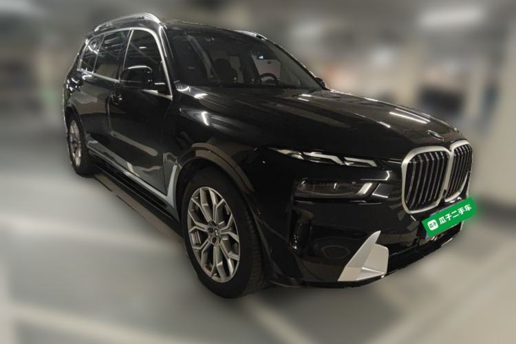 Used BMW X7 2023 xDrive40i Luxury Package with Leading Features Front Right 45 Deg
