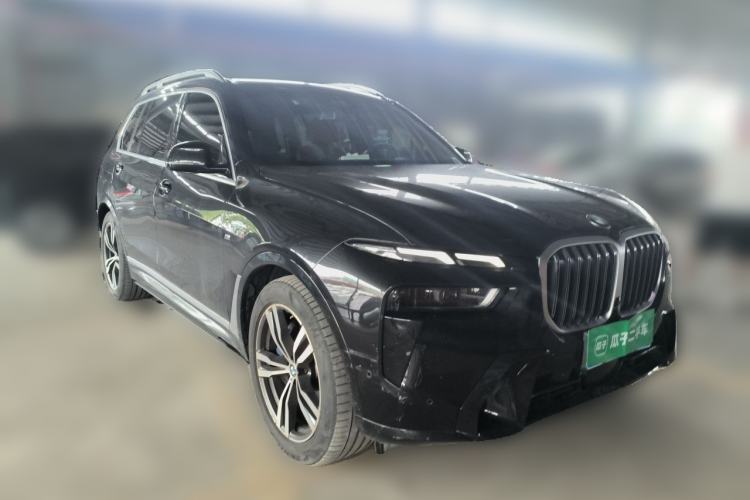 Used BMW X7 2023 xDrive40i Luxury M Sport Package Front Right 45 Deg