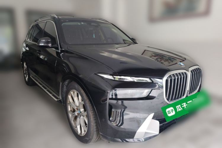 Used BMW X7 2023 xDrive40i Luxury Package with Leading Features Front Right 45 Deg