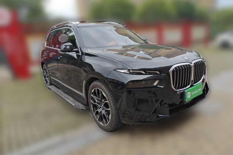 Used BMW X7 2023 xDrive40i Luxury Package with Leading Features Front Right 45 Deg
