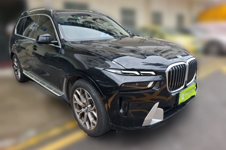 Used BMW X7 2023 xDrive40i Luxury Package with Leading Features Front Right 45 Deg