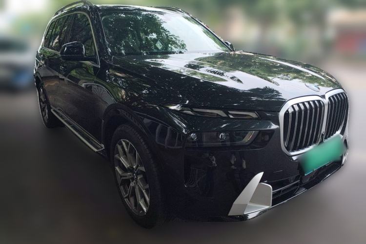 Used BMW X7 2023 xDrive40i Luxury Package with Leading Features Front Right 45 Deg