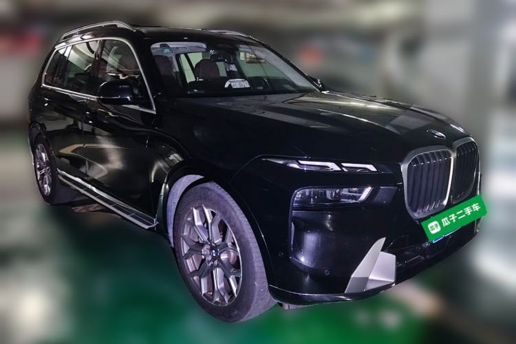 Used BMW X7 2023 xDrive40i Luxury Package with Leading Features Front Right 45 Deg