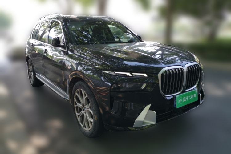 Used BMW X7 2023 xDrive40i Luxury Package with Leading Features Front Right 45 Deg