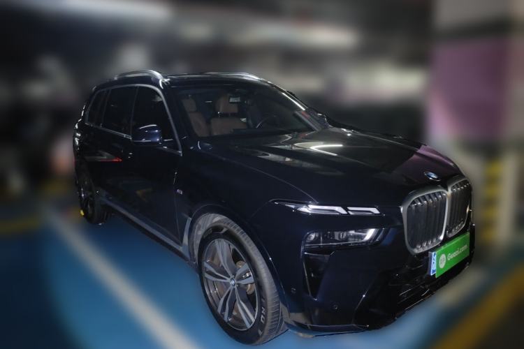 Used BMW X7 2023 xDrive40i Luxury M Sport Package Front Right 45 Deg