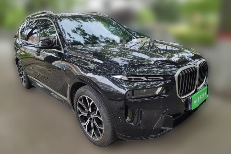Used BMW X7 2023 xDrive40i Luxury Package with Leading Features Front Right 45 Deg