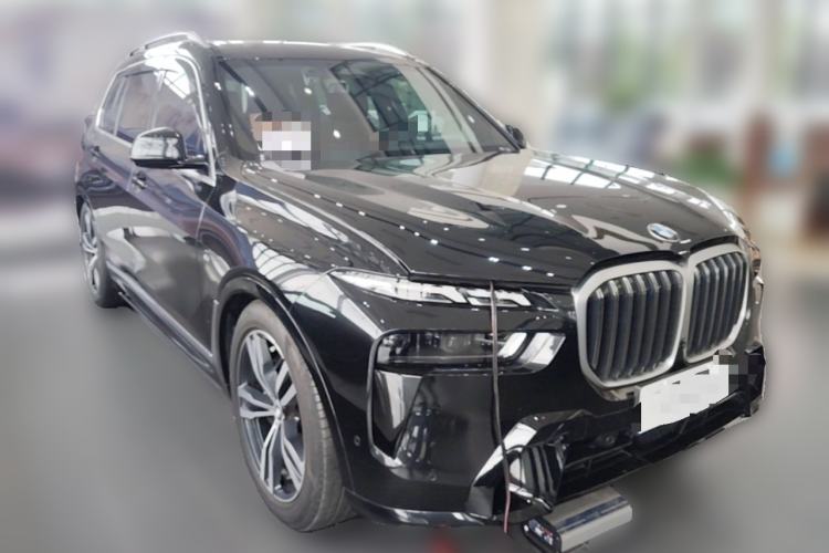 Used BMW X7 2023 xDrive40i Luxury M Sport Package Front Right 45 Deg