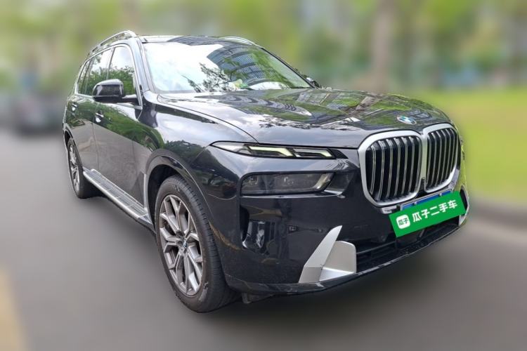 Used BMW X7 2023 xDrive40i Luxury Package with Leading Features Front Right 45 Deg