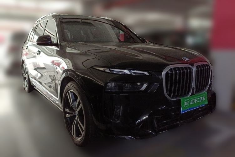 Used BMW X7 2023 xDrive40i Luxury Package with Leading Features Front Right 45 Deg
