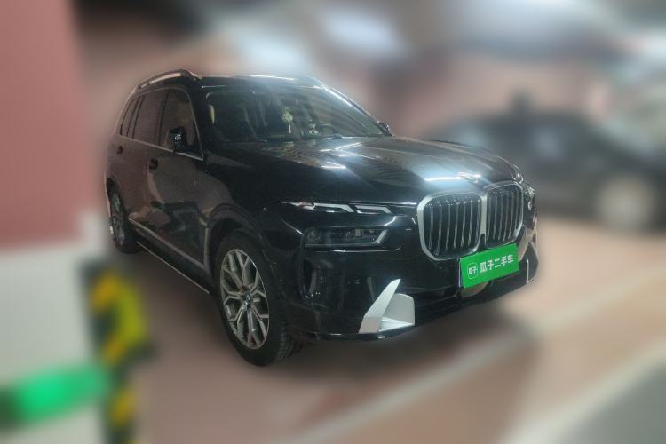 Used BMW X7 2023 xDrive40i Luxury Package with Leading Features Front Right 45 Deg