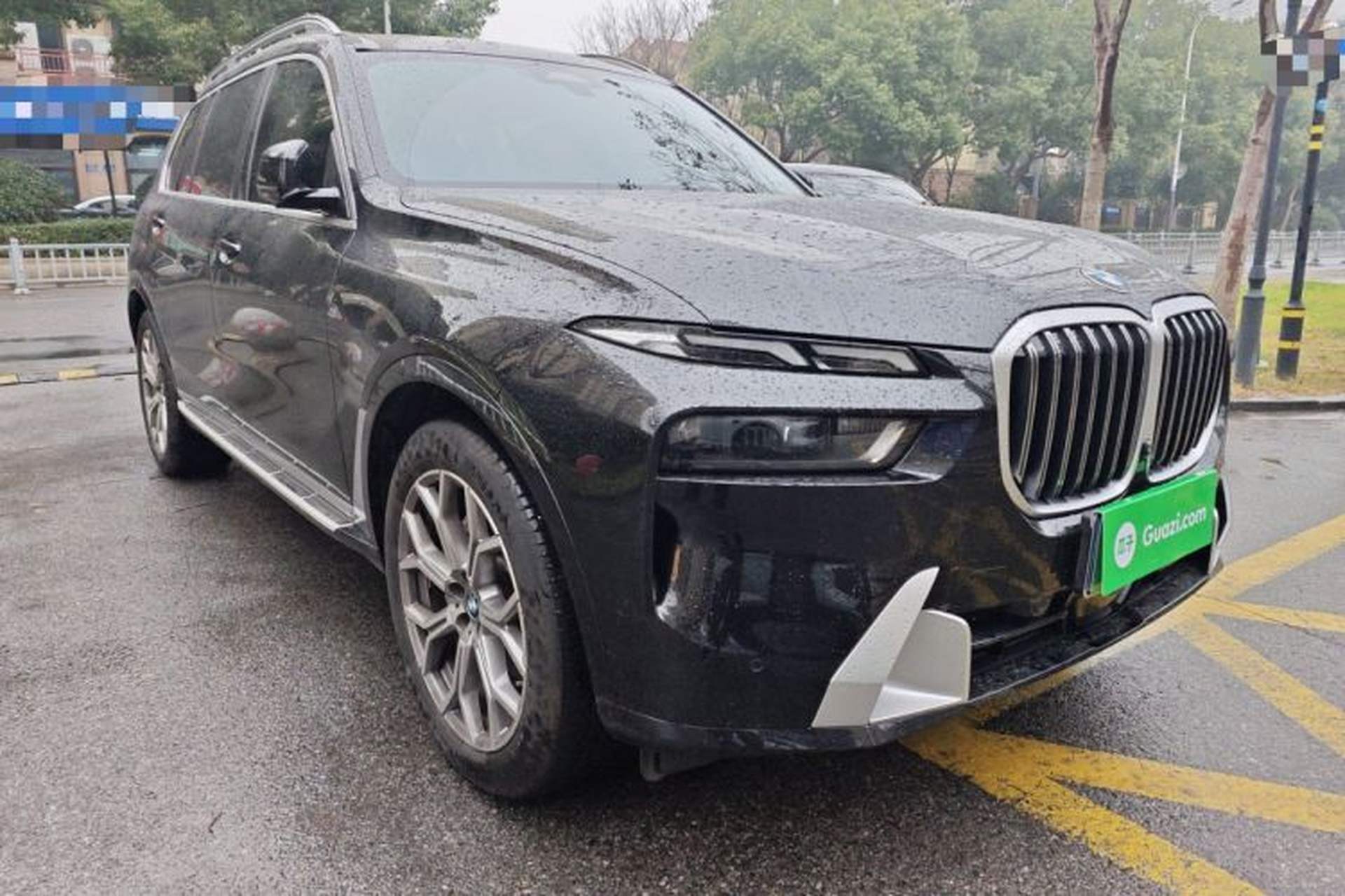 Used BMW X7 2023 xDrive40i Luxury Package with Leading Features Front Right 45 Deg