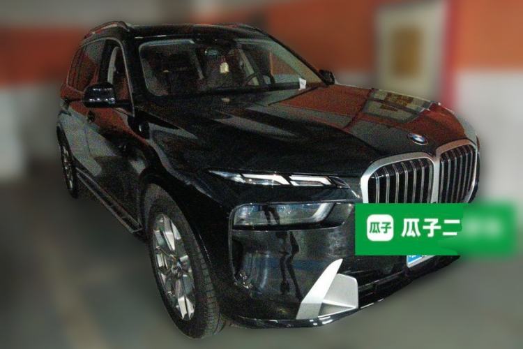 Used BMW X7 2023 xDrive40i Luxury Package with Leading Features Front Right 45 Deg