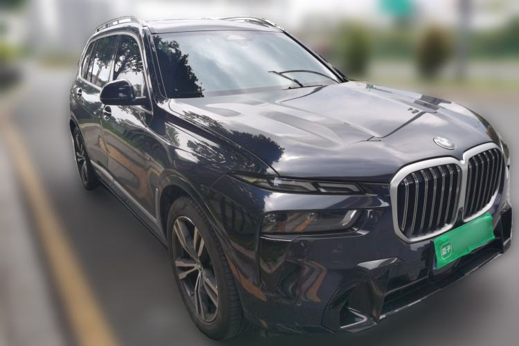 Used BMW X7 2023 xDrive40i Luxury M Sport Package Front Right 45 Deg