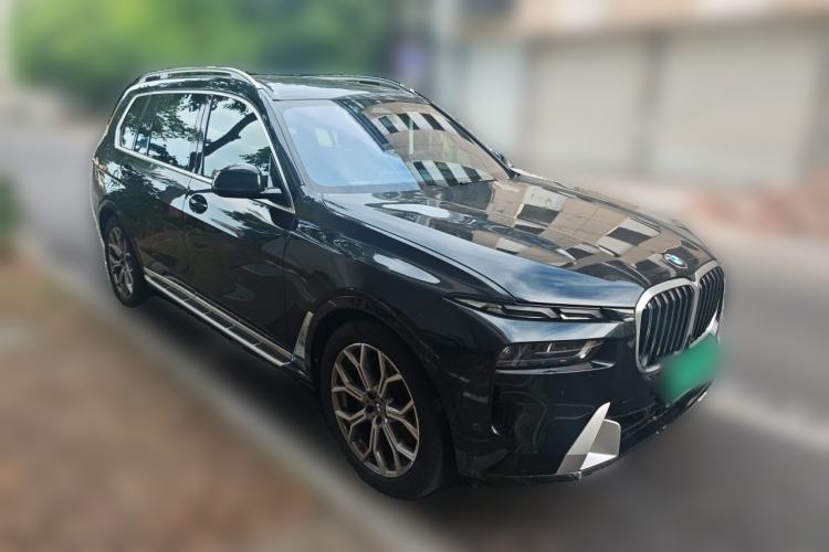 Used BMW X7 2023 xDrive40i Luxury Package with Leading Features Front Right 45 Deg