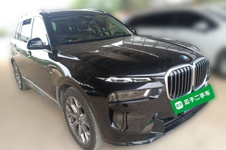 Used BMW X7 2023 xDrive40i Luxury Package with Leading Features Front Right 45 Deg
