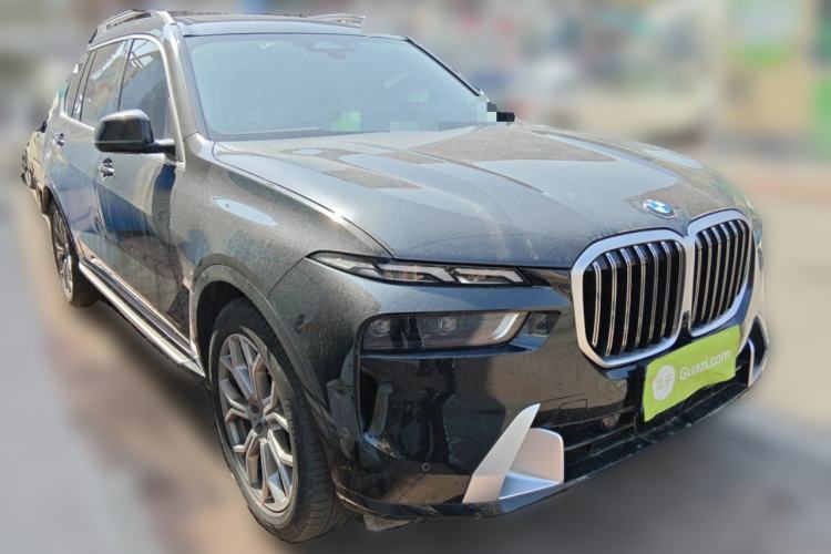 Used BMW X7 2023 xDrive40i Luxury Package with Leading Features Front Right 45 Deg