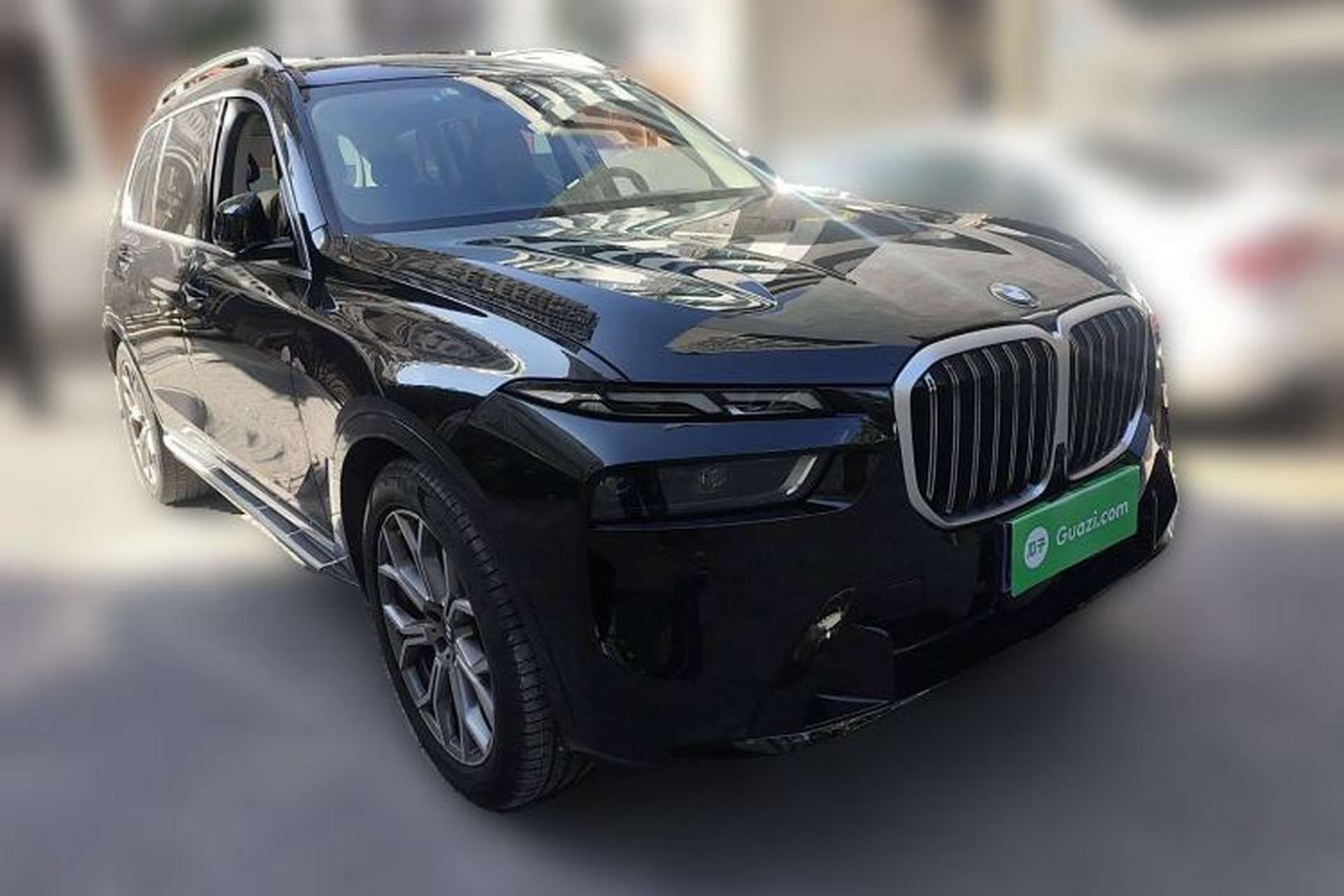 Used BMW X7 2023 xDrive40i Luxury Package with Leading Features Front Right 45 Deg