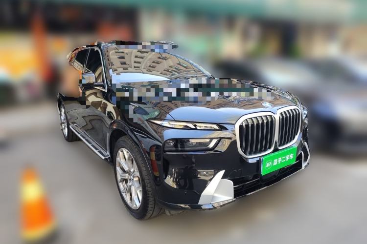 Used BMW X7 2023 xDrive40i Luxury Package with Leading Features Front Right 45 Deg