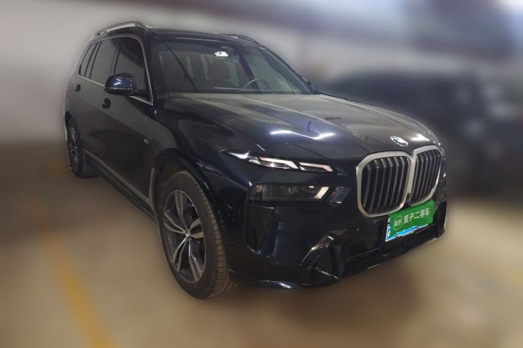 Used BMW X7 2023 xDrive40i Luxury M Sport Package Front Right 45 Deg
