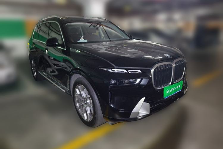 Used BMW X7 2023 xDrive40i Luxury Package with Leading Features Front Right 45 Deg