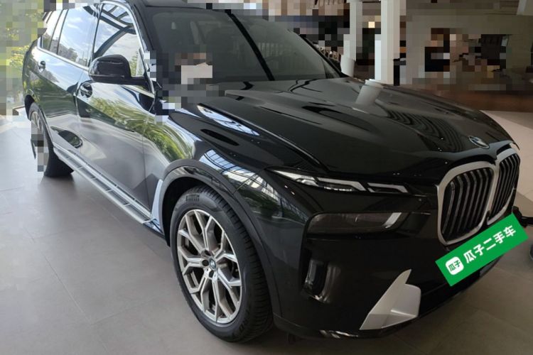 Used BMW X7 2023 xDrive40i Luxury Package with Leading Features Front Right 45 Deg