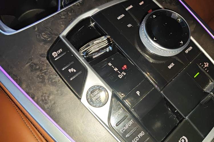 Used BMW X7 2023 xDrive40i Luxury M Sport Package Gear Lever