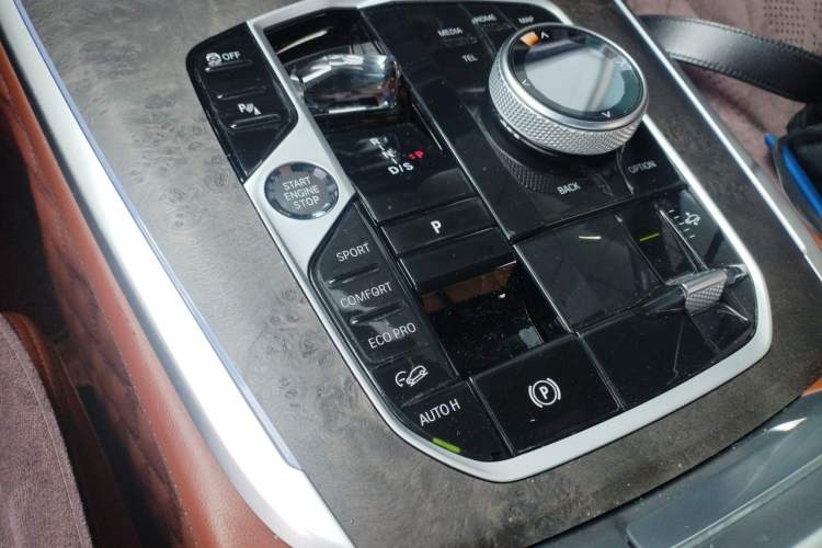Used BMW X7 2023 xDrive40i Luxury M Sport Package Gear Lever