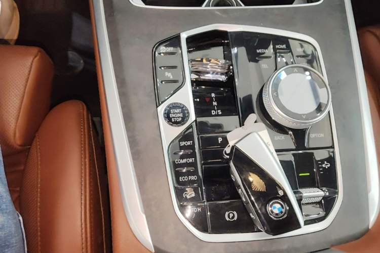 Used BMW X7 2023 xDrive40i Luxury M Sport Package Gear Lever