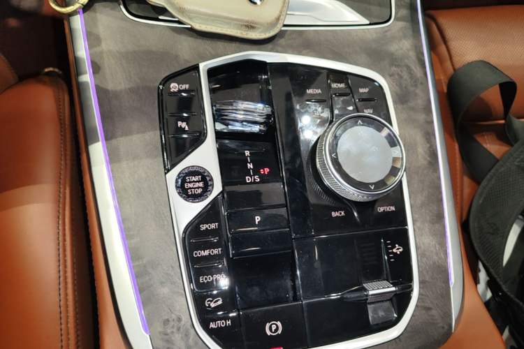 Used BMW X7 2023 xDrive40i Luxury M Sport Package Gear Lever