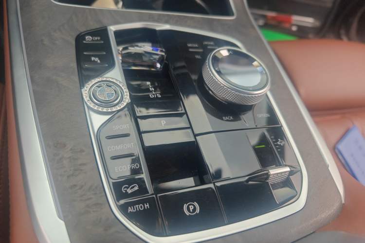Used BMW X7 2023 xDrive40i Luxury M Sport Package Gear Lever