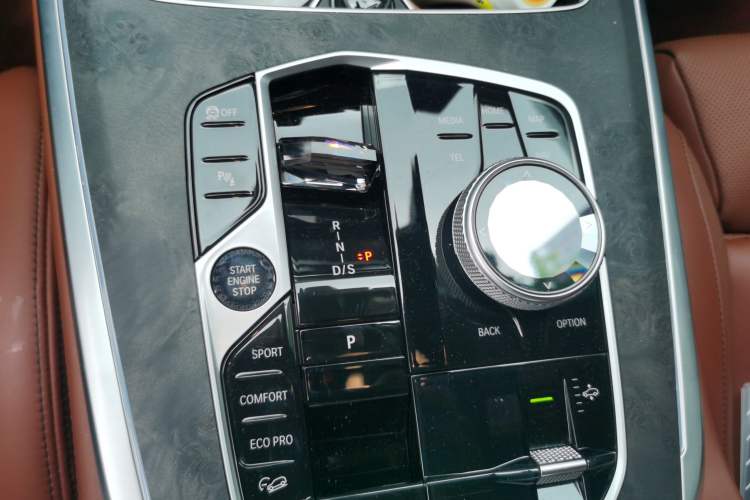 Used BMW X7 2023 xDrive40i Luxury M Sport Package Gear Lever