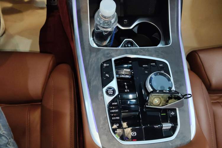 Used BMW X7 2023 xDrive40i Luxury M Sport Package Gear Lever