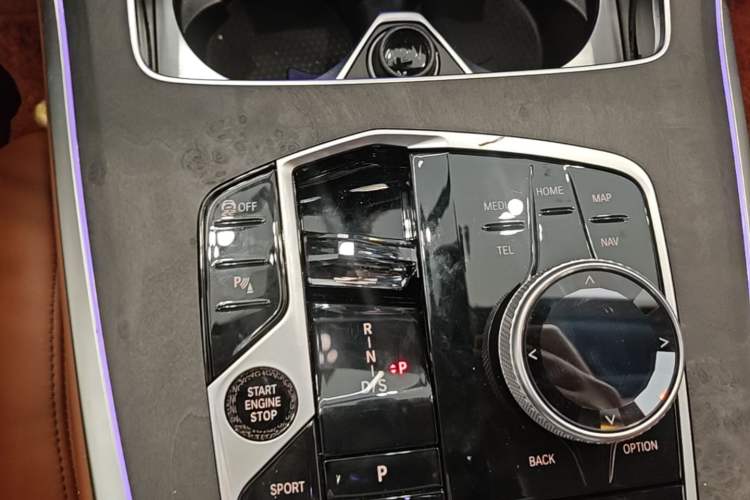 Used BMW X7 2023 xDrive40i Luxury M Sport Package Gear Lever