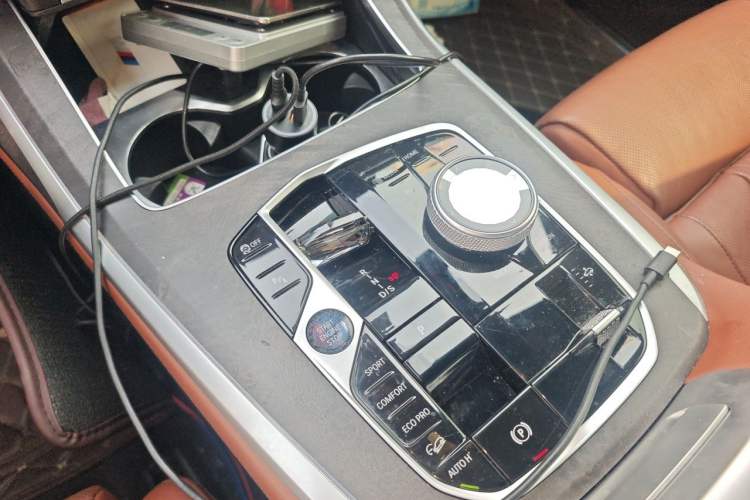 Used BMW X7 2023 xDrive40i Luxury Package with Leading Features Gear Lever